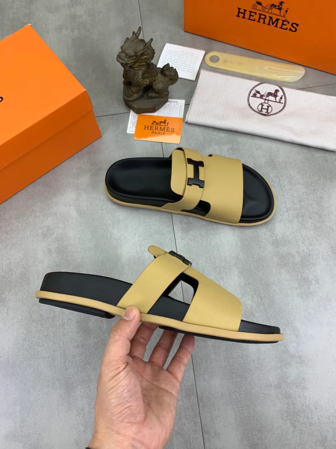 Men's shoes 💰P440 New [HERMES] high-end quality new Hermès slippers, made of imported cross-grain calfskin, wear-resistant and non-slip rubber outsole. Fashionable and elegant code number: 39-44 (38 45 46 customized)